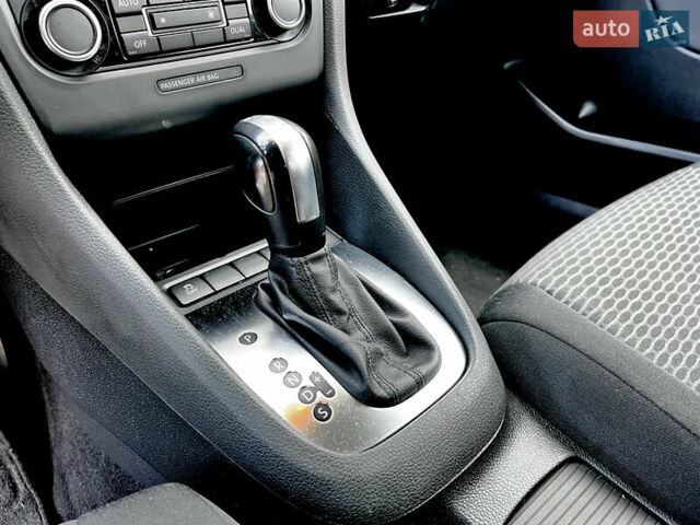Синий Фольксваген Гольф, объемом двигателя 1.6 л и пробегом 228 тыс. км за 8499 $, фото 12 на Automoto.ua