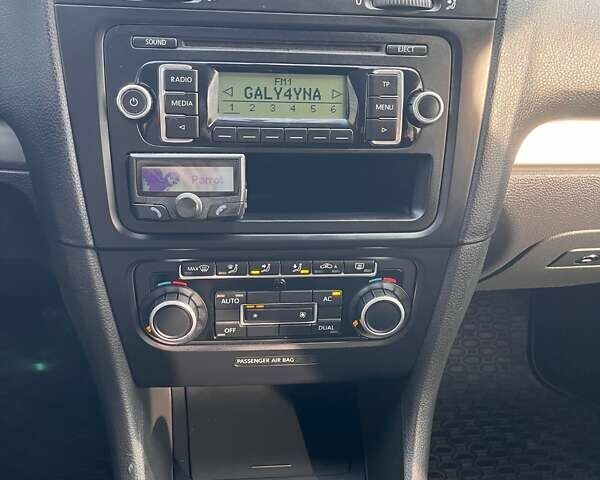 Синий Фольксваген Гольф, объемом двигателя 1.6 л и пробегом 296 тыс. км за 7400 $, фото 20 на Automoto.ua