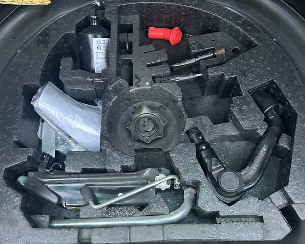 Синий Фольксваген Гольф, объемом двигателя 1.6 л и пробегом 243 тыс. км за 7850 $, фото 28 на Automoto.ua