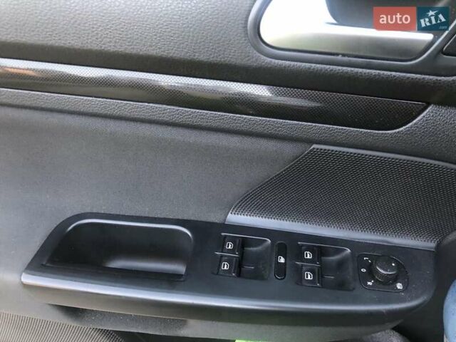 Синій Фольксваген Гольф, об'ємом двигуна 1.6 л та пробігом 270 тис. км за 8100 $, фото 6 на Automoto.ua