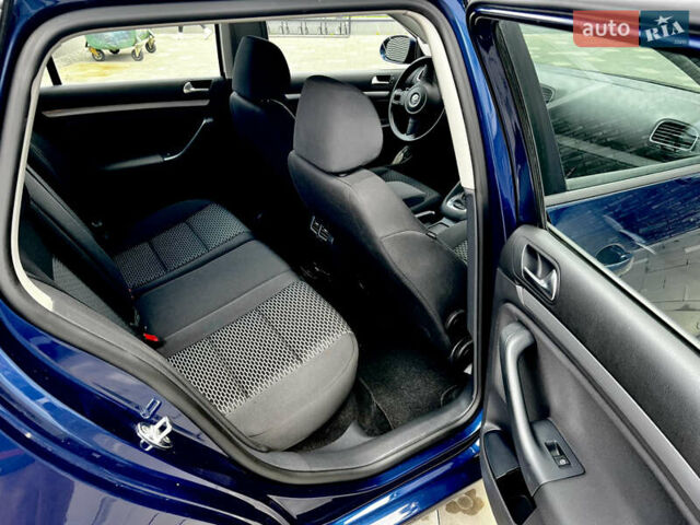 Синий Фольксваген Гольф, объемом двигателя 1.6 л и пробегом 228 тыс. км за 8499 $, фото 13 на Automoto.ua