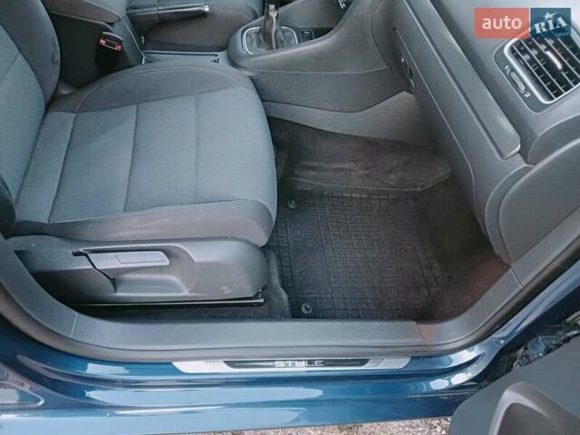 Синий Фольксваген Гольф, объемом двигателя 1.6 л и пробегом 296 тыс. км за 7550 $, фото 22 на Automoto.ua