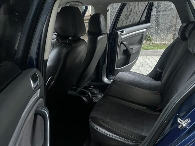 Синий Фольксваген Гольф, объемом двигателя 1.6 л и пробегом 214 тыс. км за 5999 $, фото 5 на Automoto.ua