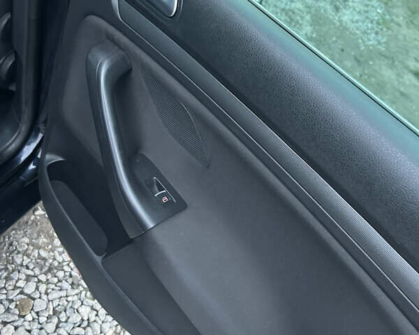 Синий Фольксваген Гольф, объемом двигателя 1.6 л и пробегом 243 тыс. км за 7850 $, фото 25 на Automoto.ua