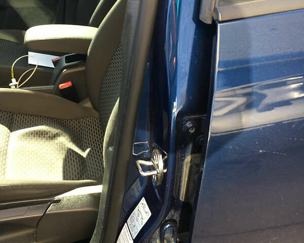 Синій Фольксваген Гольф, об'ємом двигуна 1.6 л та пробігом 285 тис. км за 8900 $, фото 5 на Automoto.ua