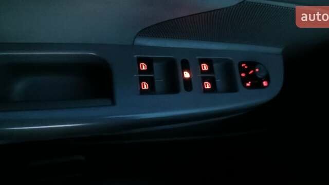 Фольксваген Гольф 2011 в Калуше на Automoto.ua Синий Фольксваген Гольф, объемом двигателя 1.6 л и пробегом 237 тыс. км за 8300 $, фото 31 на Automoto.ua
