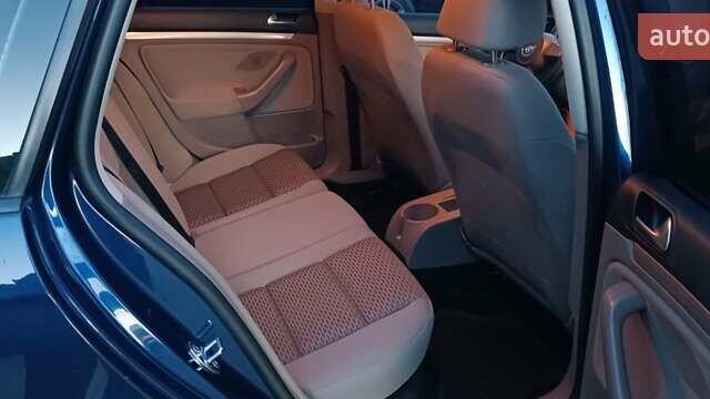 Фольксваген Гольф 2011 в Калуше на Automoto.ua Синий Фольксваген Гольф, объемом двигателя 1.6 л и пробегом 237 тыс. км за 8300 $, фото 27 на Automoto.ua
