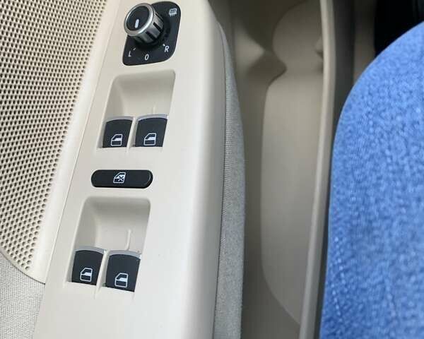 Синий Фольксваген Гольф, объемом двигателя 1.6 л и пробегом 123 тыс. км за 10999 $, фото 95 на Automoto.ua