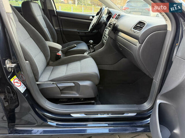 Синій Фольксваген Гольф, об'ємом двигуна 1.6 л та пробігом 266 тис. км за 7950 $, фото 16 на Automoto.ua