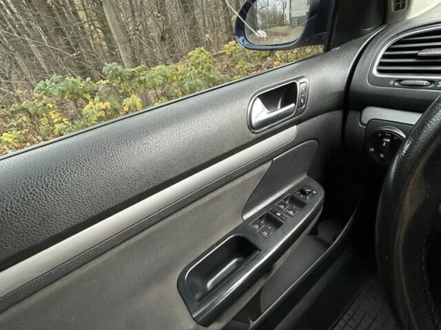 Синій Фольксваген Гольф, об'ємом двигуна 1.56 л та пробігом 320 тис. км за 6000 $, фото 13 на Automoto.ua