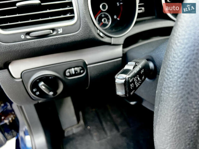 Синий Фольксваген Гольф, объемом двигателя 1.6 л и пробегом 228 тыс. км за 8499 $, фото 10 на Automoto.ua