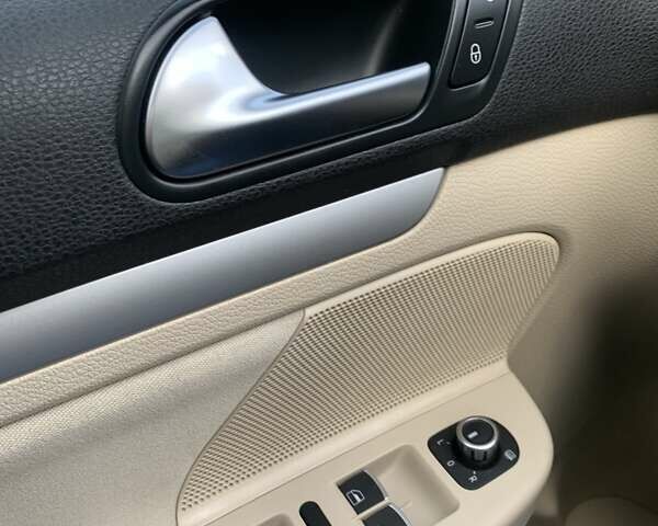 Синий Фольксваген Гольф, объемом двигателя 1.6 л и пробегом 123 тыс. км за 10999 $, фото 94 на Automoto.ua