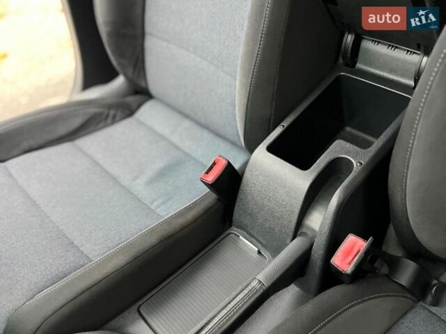 Синий Фольксваген Гольф, объемом двигателя 1.39 л и пробегом 211 тыс. км за 7500 $, фото 55 на Automoto.ua