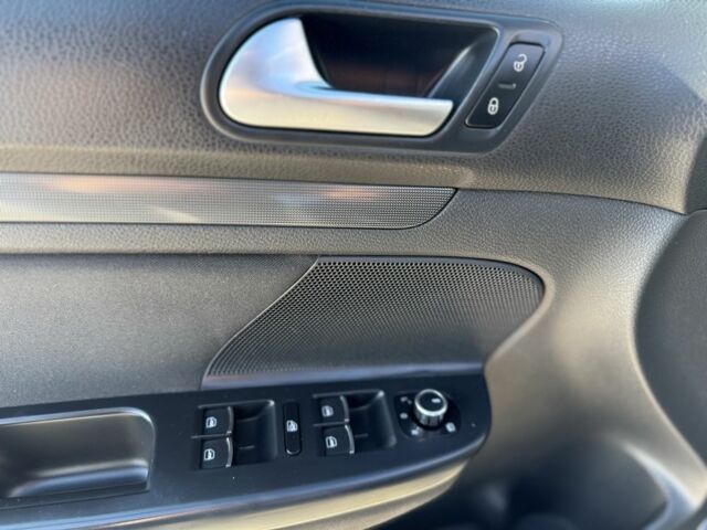 Синий Фольксваген Гольф, объемом двигателя 1.6 л и пробегом 207 тыс. км за 8800 $, фото 10 на Automoto.ua