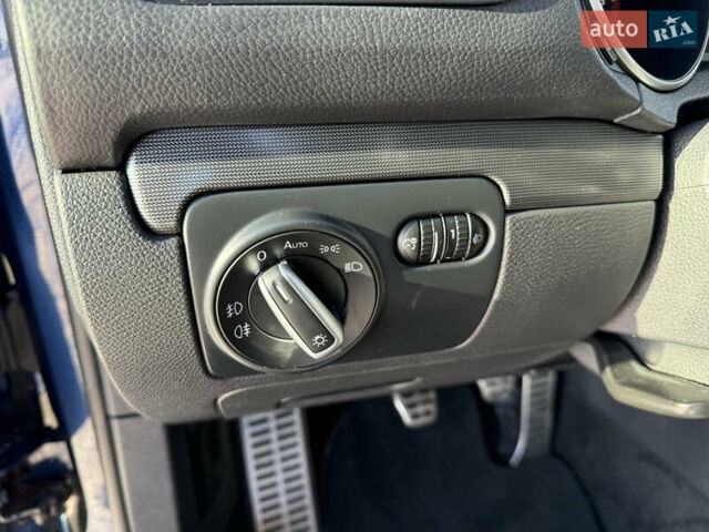 Синий Фольксваген Гольф, объемом двигателя 1.6 л и пробегом 207 тыс. км за 8800 $, фото 26 на Automoto.ua