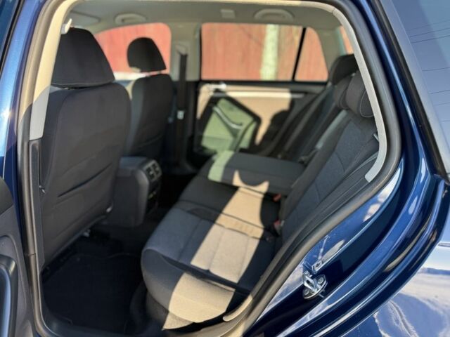 Синий Фольксваген Гольф, объемом двигателя 1.6 л и пробегом 207 тыс. км за 8800 $, фото 18 на Automoto.ua