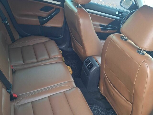 Синий Фольксваген Гольф, объемом двигателя 1.6 л и пробегом 239 тыс. км за 9100 $, фото 5 на Automoto.ua