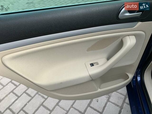 Синий Фольксваген Гольф, объемом двигателя 1.6 л и пробегом 123 тыс. км за 10999 $, фото 41 на Automoto.ua