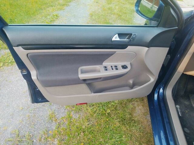 Синий Фольксваген Гольф, объемом двигателя 1.6 л и пробегом 360 тыс. км за 7000 $, фото 9 на Automoto.ua