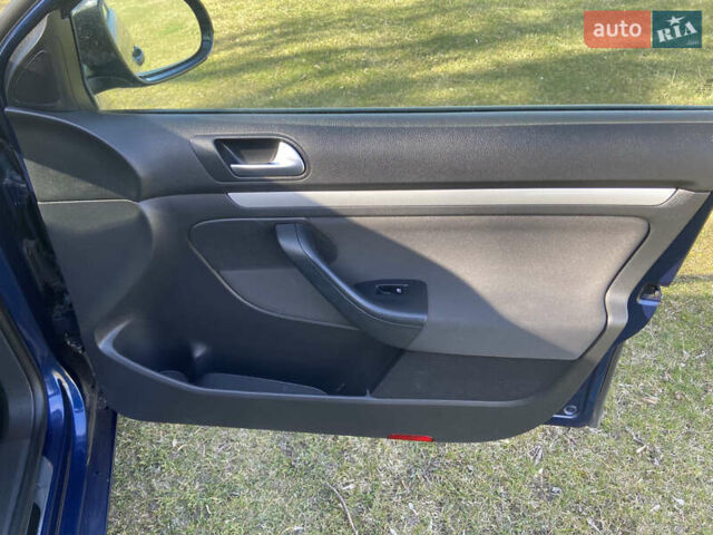 Синий Фольксваген Гольф, объемом двигателя 1.6 л и пробегом 214 тыс. км за 8950 $, фото 12 на Automoto.ua