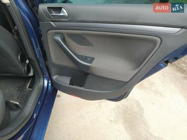 Фольксваген Гольф 2012 в Казатине на Automoto.ua Синий Фольксваген Гольф, объемом двигателя 1.6 л и пробегом 280 тыс. км за 8500 $, фото 26 на Automoto.ua