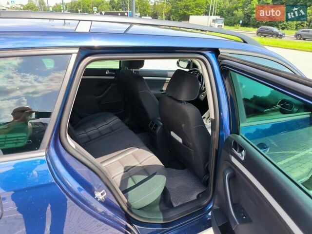 Синий Фольксваген Гольф, объемом двигателя 1.6 л и пробегом 207 тыс. км за 8600 $, фото 4 на Automoto.ua
