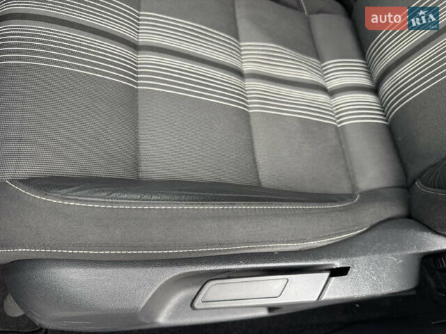 Синий Фольксваген Гольф, объемом двигателя 1.6 л и пробегом 188 тыс. км за 8499 $, фото 22 на Automoto.ua