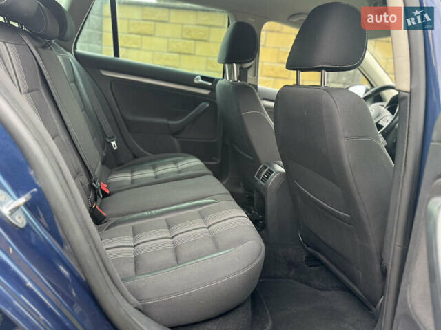 Синий Фольксваген Гольф, объемом двигателя 1.6 л и пробегом 235 тыс. км за 7950 $, фото 32 на Automoto.ua