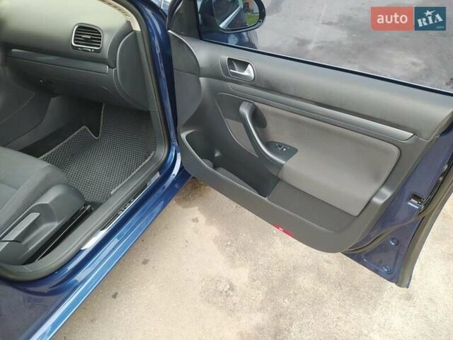 Фольксваген Гольф 2012 в Казатине на Automoto.ua Синий Фольксваген Гольф, объемом двигателя 1.6 л и пробегом 280 тыс. км за 8500 $, фото 14 на Automoto.ua