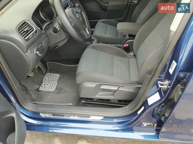 Фольксваген Гольф 2012 в Казатине на Automoto.ua Синий Фольксваген Гольф, объемом двигателя 1.6 л и пробегом 280 тыс. км за 8500 $, фото 21 на Automoto.ua