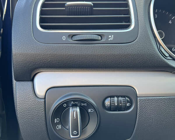 Синий Фольксваген Гольф, объемом двигателя 1.6 л и пробегом 225 тыс. км за 8800 $, фото 16 на Automoto.ua