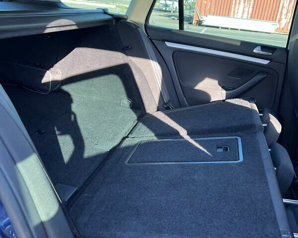 Синий Фольксваген Гольф, объемом двигателя 1.6 л и пробегом 225 тыс. км за 8800 $, фото 25 на Automoto.ua