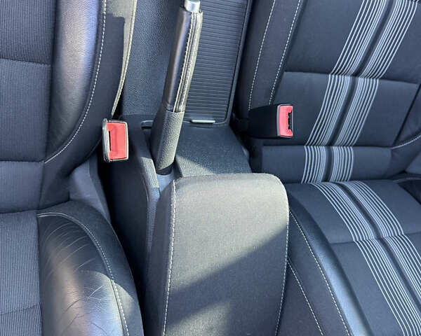 Синий Фольксваген Гольф, объемом двигателя 2 л и пробегом 340 тыс. км за 12000 $, фото 23 на Automoto.ua