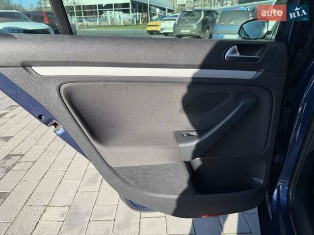 Синій Фольксваген Гольф, об'ємом двигуна 1.6 л та пробігом 255 тис. км за 8150 $, фото 15 на Automoto.ua
