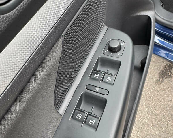 Синий Фольксваген Гольф, объемом двигателя 1.6 л и пробегом 188 тыс. км за 8499 $, фото 24 на Automoto.ua