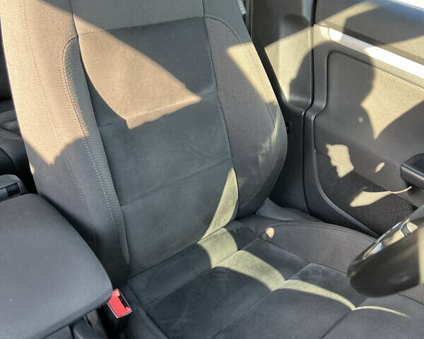 Синий Фольксваген Гольф, объемом двигателя 1.6 л и пробегом 225 тыс. км за 8800 $, фото 21 на Automoto.ua