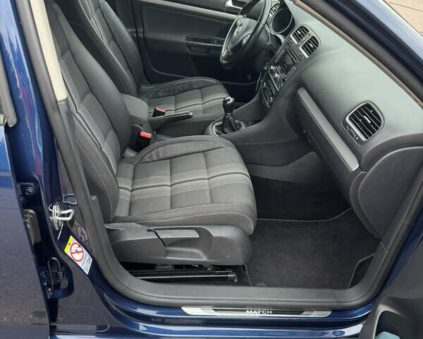 Синий Фольксваген Гольф, объемом двигателя 1.6 л и пробегом 188 тыс. км за 8499 $, фото 44 на Automoto.ua