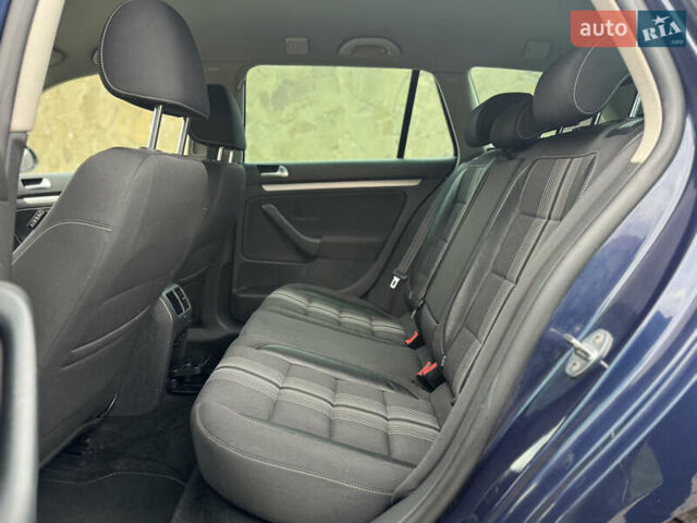 Синий Фольксваген Гольф, объемом двигателя 1.6 л и пробегом 235 тыс. км за 7950 $, фото 29 на Automoto.ua