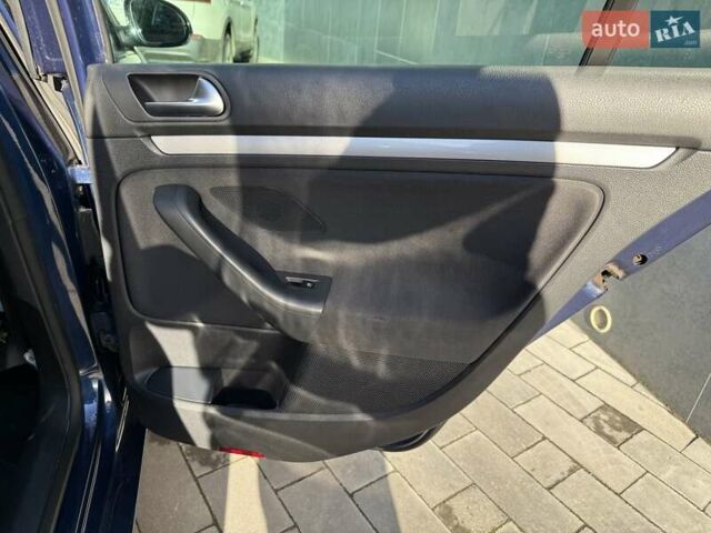 Синій Фольксваген Гольф, об'ємом двигуна 1.6 л та пробігом 255 тис. км за 8150 $, фото 16 на Automoto.ua
