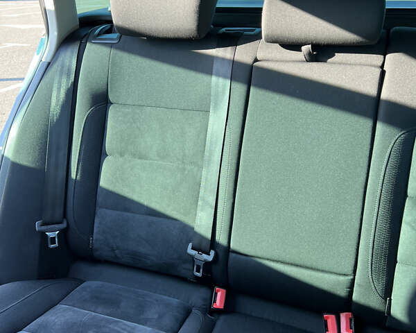 Синий Фольксваген Гольф, объемом двигателя 1.6 л и пробегом 225 тыс. км за 8800 $, фото 24 на Automoto.ua