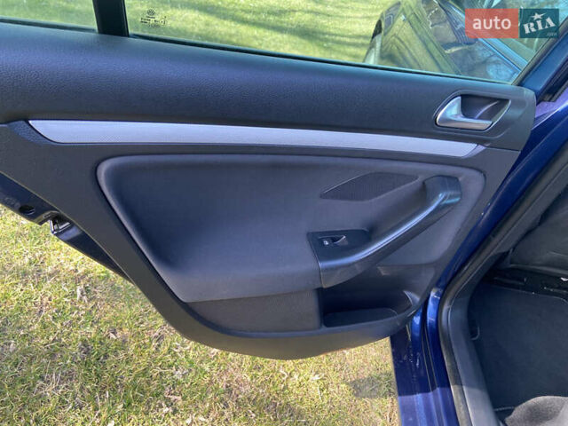 Синий Фольксваген Гольф, объемом двигателя 1.6 л и пробегом 214 тыс. км за 8950 $, фото 7 на Automoto.ua