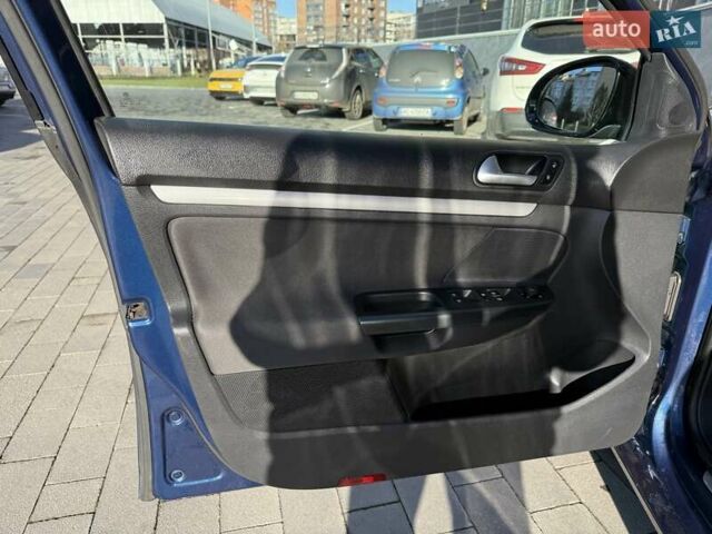 Синій Фольксваген Гольф, об'ємом двигуна 1.6 л та пробігом 255 тис. км за 8150 $, фото 14 на Automoto.ua