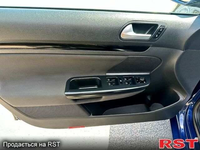 Синий Фольксваген Гольф, объемом двигателя 2 л и пробегом 207 тыс. км за 9950 $, фото 3 на Automoto.ua