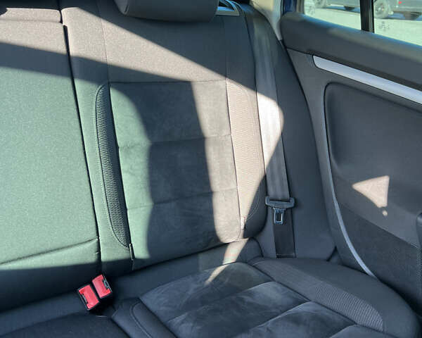 Синий Фольксваген Гольф, объемом двигателя 1.6 л и пробегом 225 тыс. км за 8800 $, фото 23 на Automoto.ua