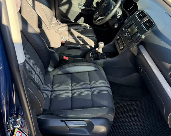 Синий Фольксваген Гольф, объемом двигателя 2 л и пробегом 340 тыс. км за 12000 $, фото 33 на Automoto.ua