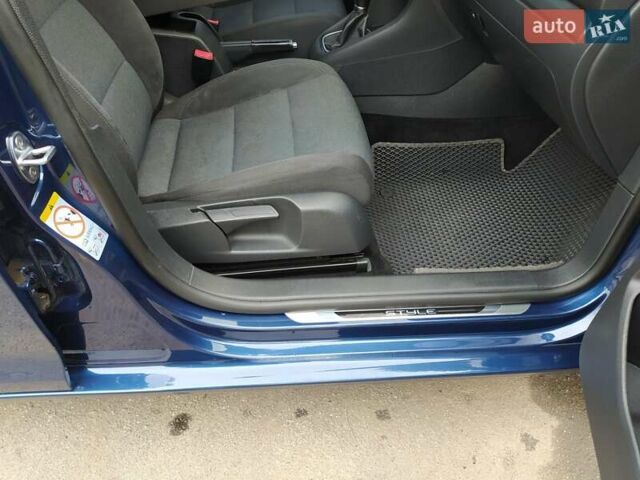 Фольксваген Гольф 2012 в Казатине на Automoto.ua Синий Фольксваген Гольф, объемом двигателя 1.6 л и пробегом 280 тыс. км за 8500 $, фото 17 на Automoto.ua