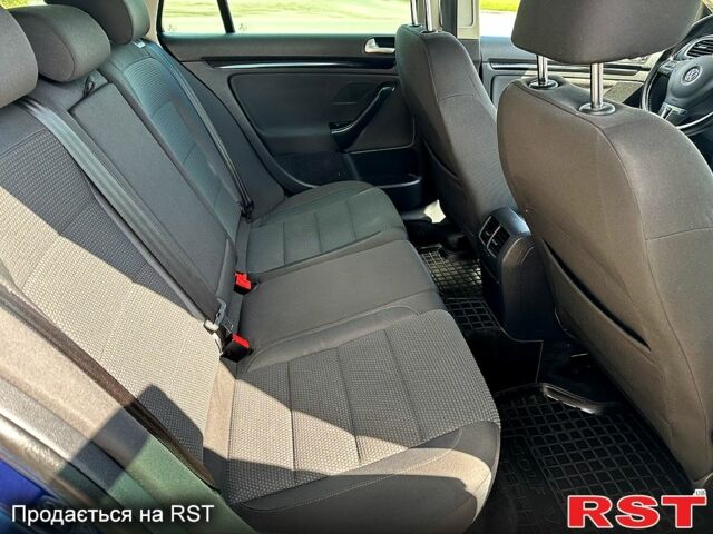 Синий Фольксваген Гольф, объемом двигателя 2 л и пробегом 207 тыс. км за 9950 $, фото 7 на Automoto.ua