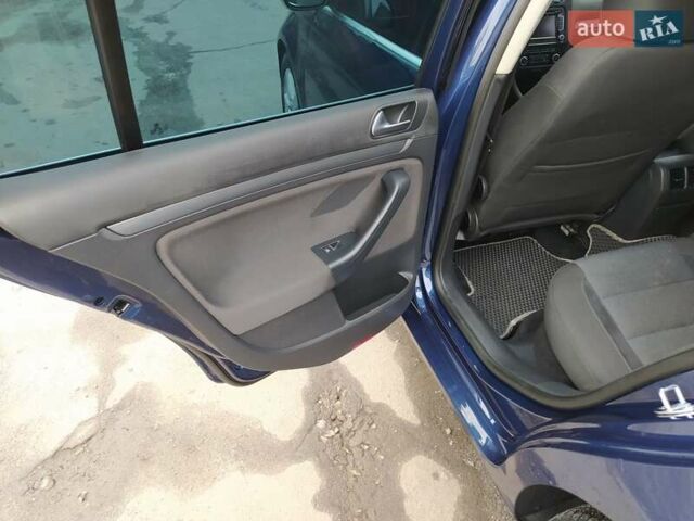 Фольксваген Гольф 2012 в Казатине на Automoto.ua Синий Фольксваген Гольф, объемом двигателя 1.6 л и пробегом 280 тыс. км за 8500 $, фото 11 на Automoto.ua