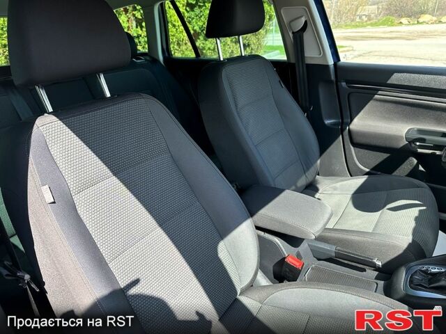 Синий Фольксваген Гольф, объемом двигателя 2 л и пробегом 207 тыс. км за 9950 $, фото 5 на Automoto.ua