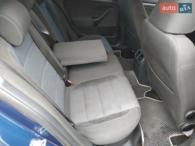 Фольксваген Гольф 2012 в Казатине на Automoto.ua Синий Фольксваген Гольф, объемом двигателя 1.6 л и пробегом 280 тыс. км за 8500 $, фото 27 на Automoto.ua